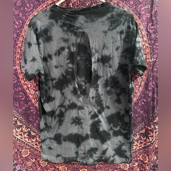 PINK Victoria's Secret Black Tie-Dye Tee with Cutout - Picture 4 of 5